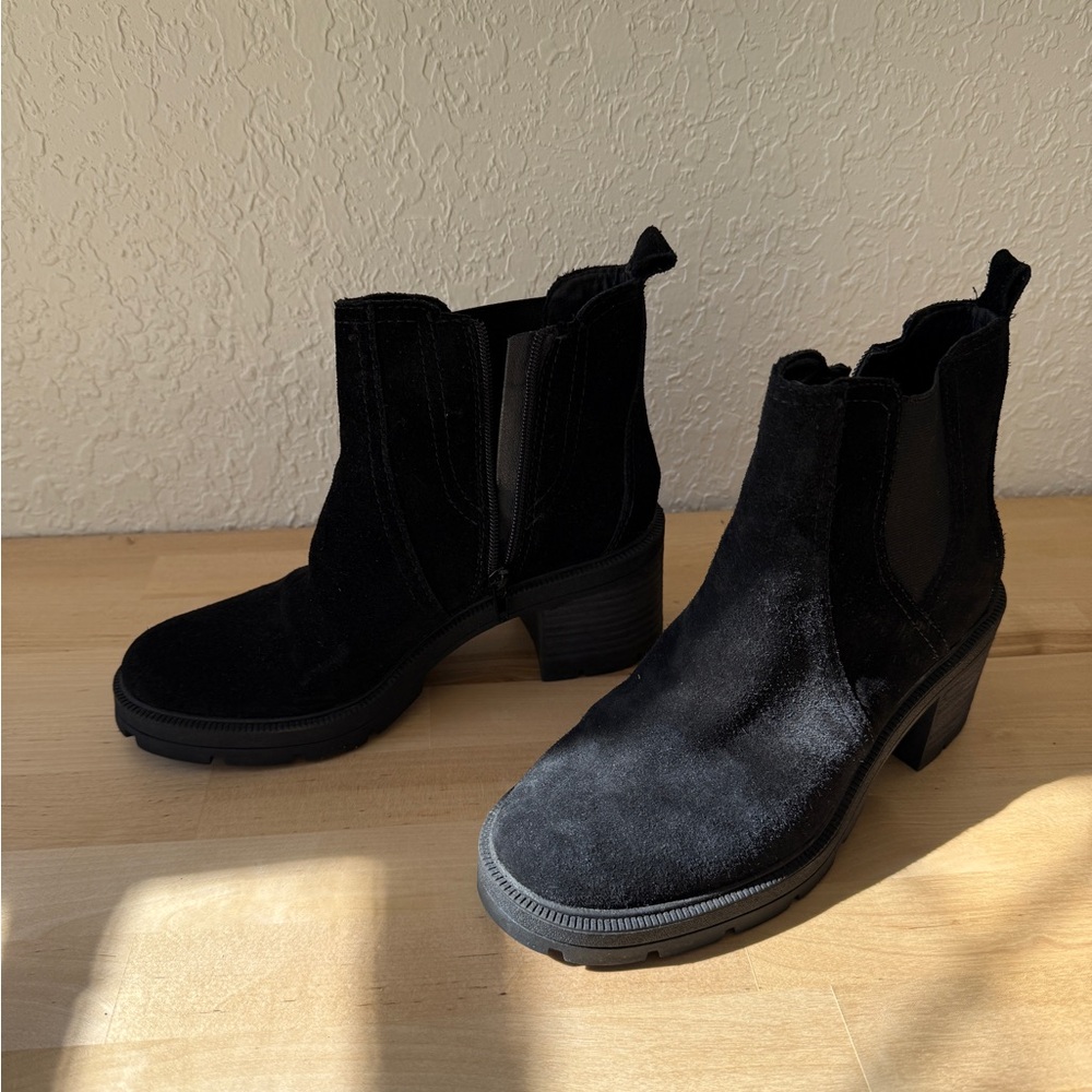 Lucky Suede Boot size 7